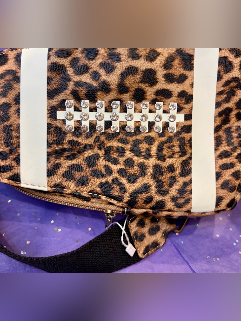 NWT SAM & HADLEY Leopard Print Crossbody Sling Bag Rhinestone Detail/Hair Clip - Picture 5 of 13